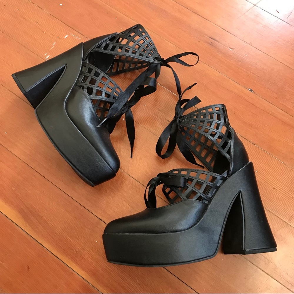 Dollskill Widow Spider Web Platform Heels